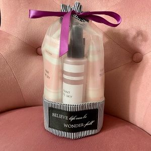 Mary Kay Paint the Sky Bath Set